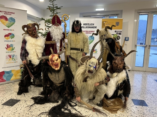 Nikolo und Krampus