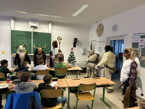 Nikolo und Krampus