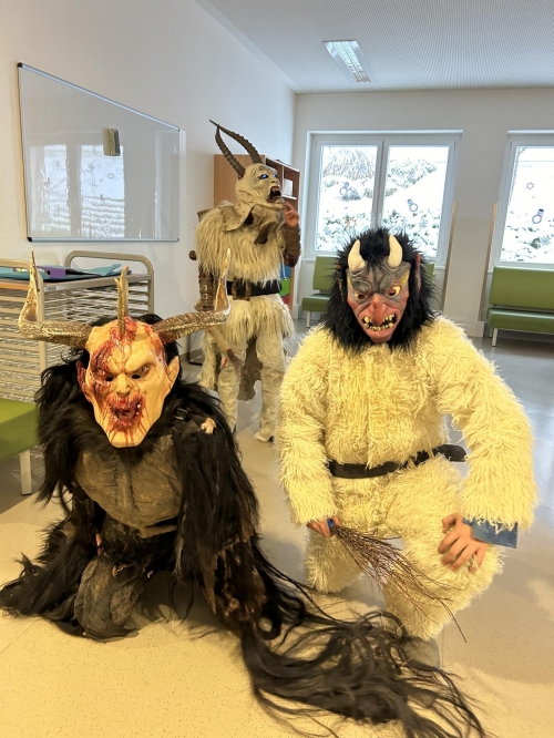 Nikolo und Krampus